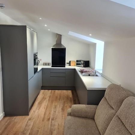 2 Bedroom Central Apartment Leek Exterior photo