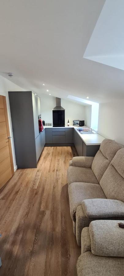 2 Bedroom Central Apartment Leek Exterior photo
